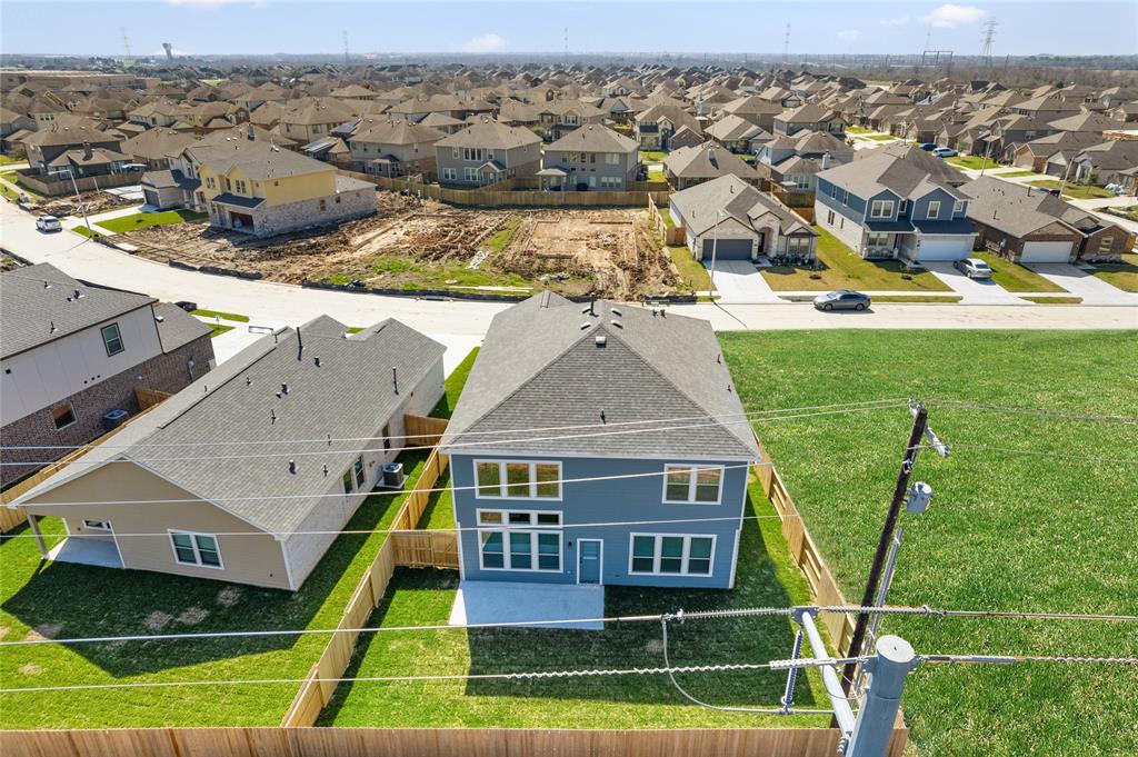 431 Kendall Crest Drive, Alvin, Texas image 4