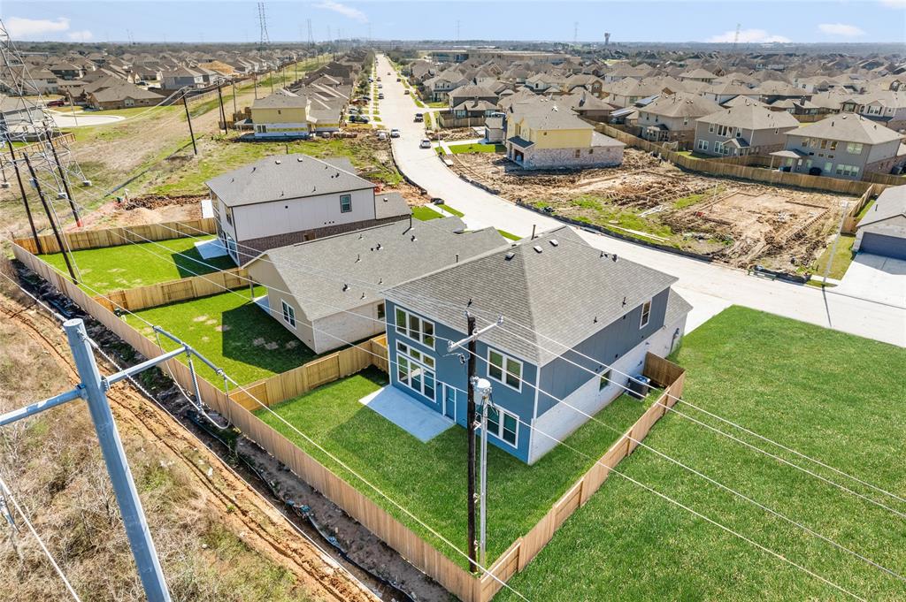 431 Kendall Crest Drive, Alvin, Texas image 5