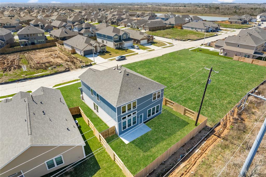 431 Kendall Crest Drive, Alvin, Texas image 6