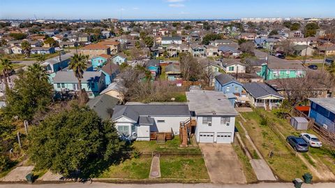Single Family Residence in Galveston TX 5516 Avenue P 1/2.jpg
