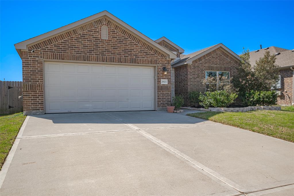 2923 Flying Horse Ln Lane, Dickinson, Texas image 3