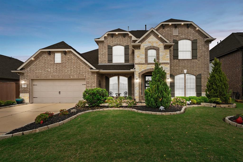 202 Bentwater Lane, Clute, Texas image 1