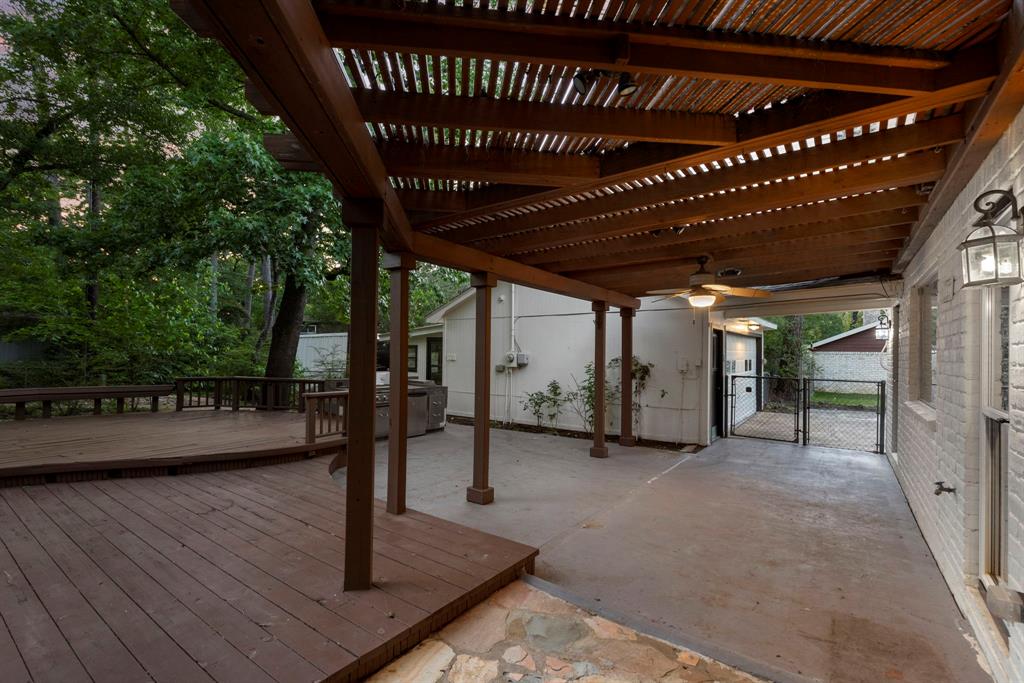26715 Maplewood Drive, Spring, Texas image 38