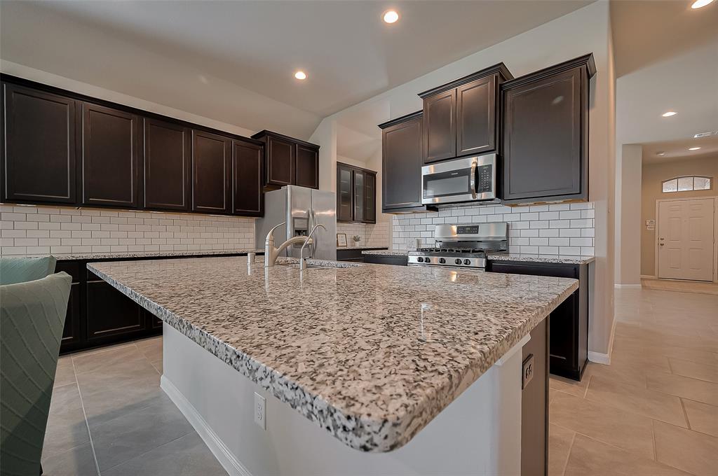 6406 Sterling Shores Lane, Rosenberg, Texas image 9