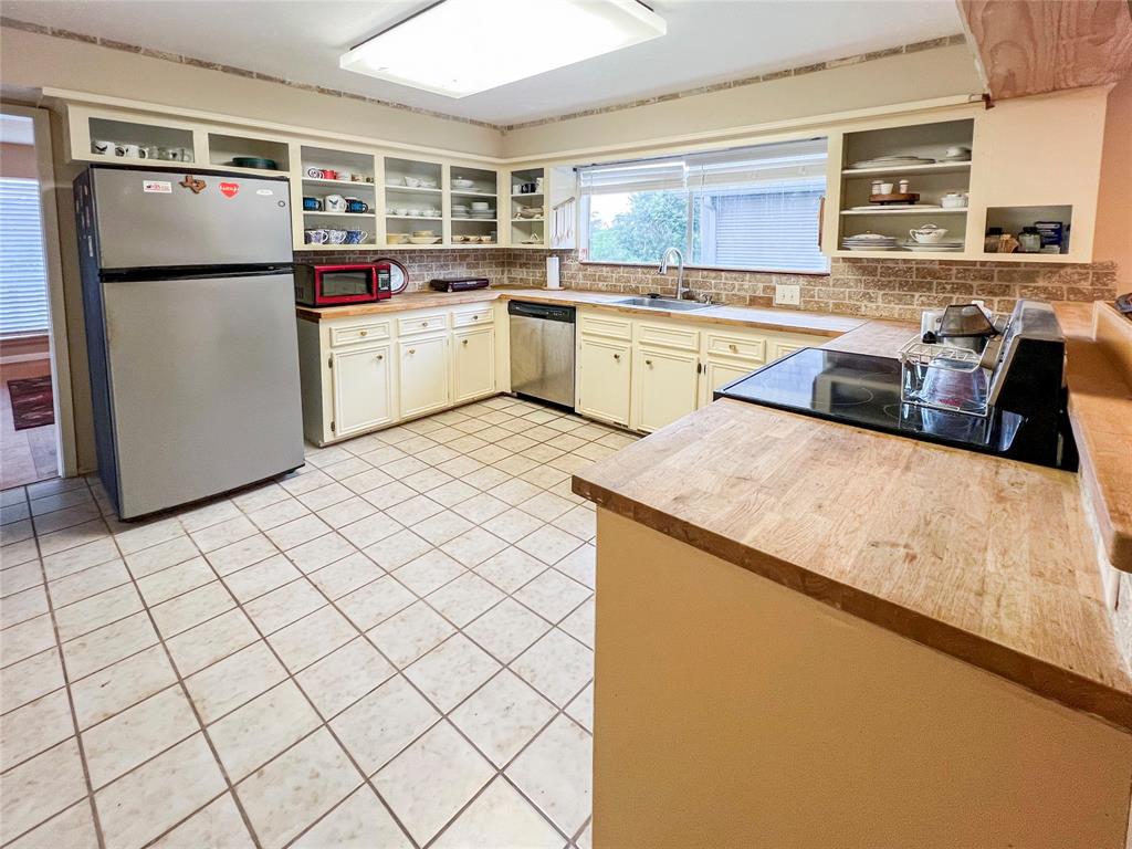 3203 Bayou Drive, La Porte, Texas image 10