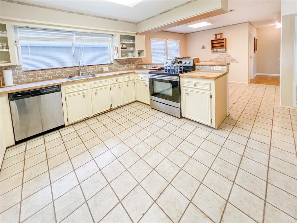 3203 Bayou Drive, La Porte, Texas image 9