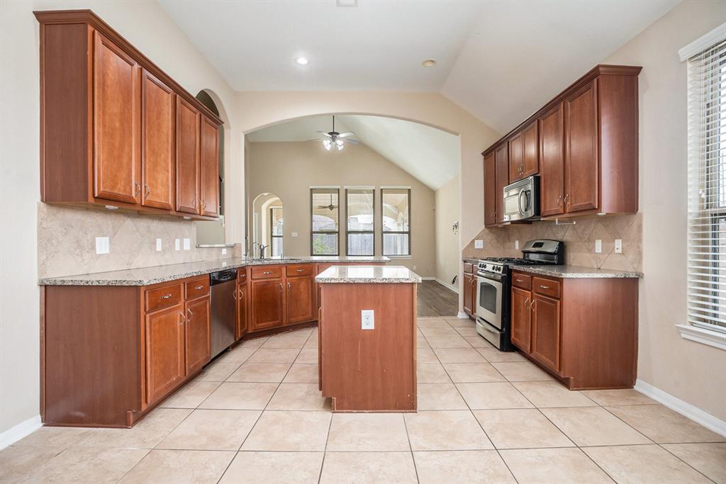4702 Red Canna Vis, Humble, Texas image 3
