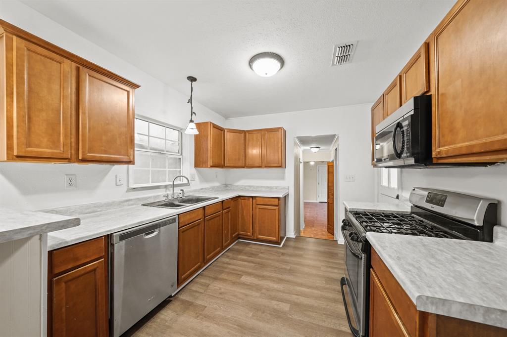 1326 W 6th Street, Freeport, Texas image 9