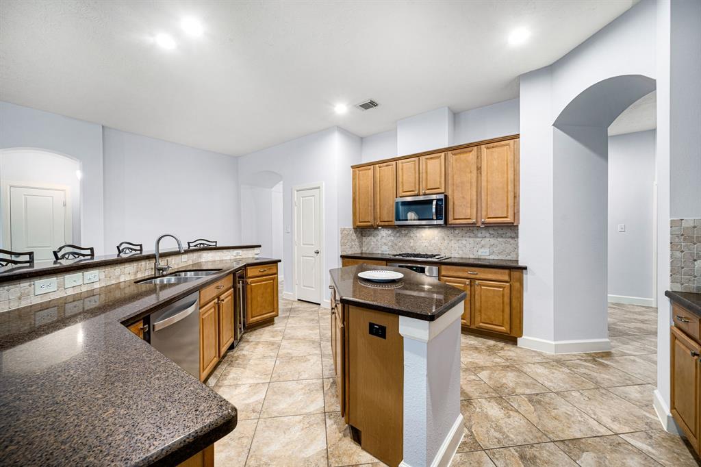 2117 Quiet Falls Lane, League City, Texas image 15