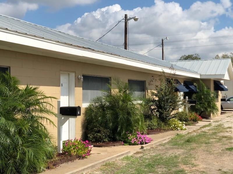 400 Henderson Avenue