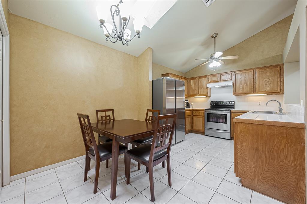 3318 Beech Point Drive, Kingwood, Texas image 12