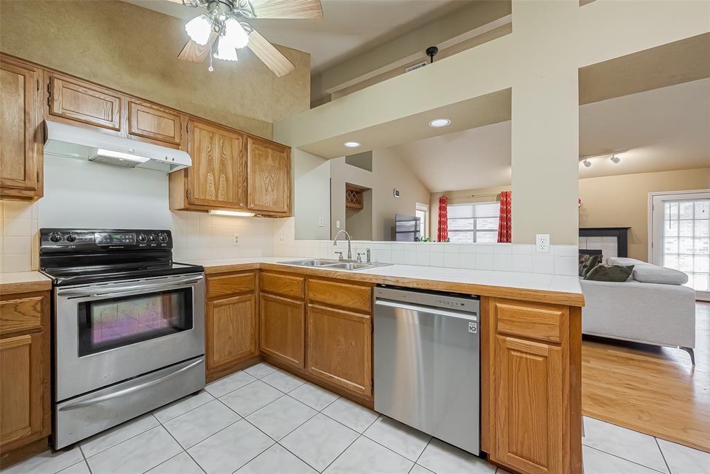 3318 Beech Point Drive, Kingwood, Texas image 16