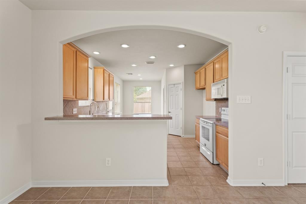 6727 Village Bridge Drive, Humble, Texas image 13