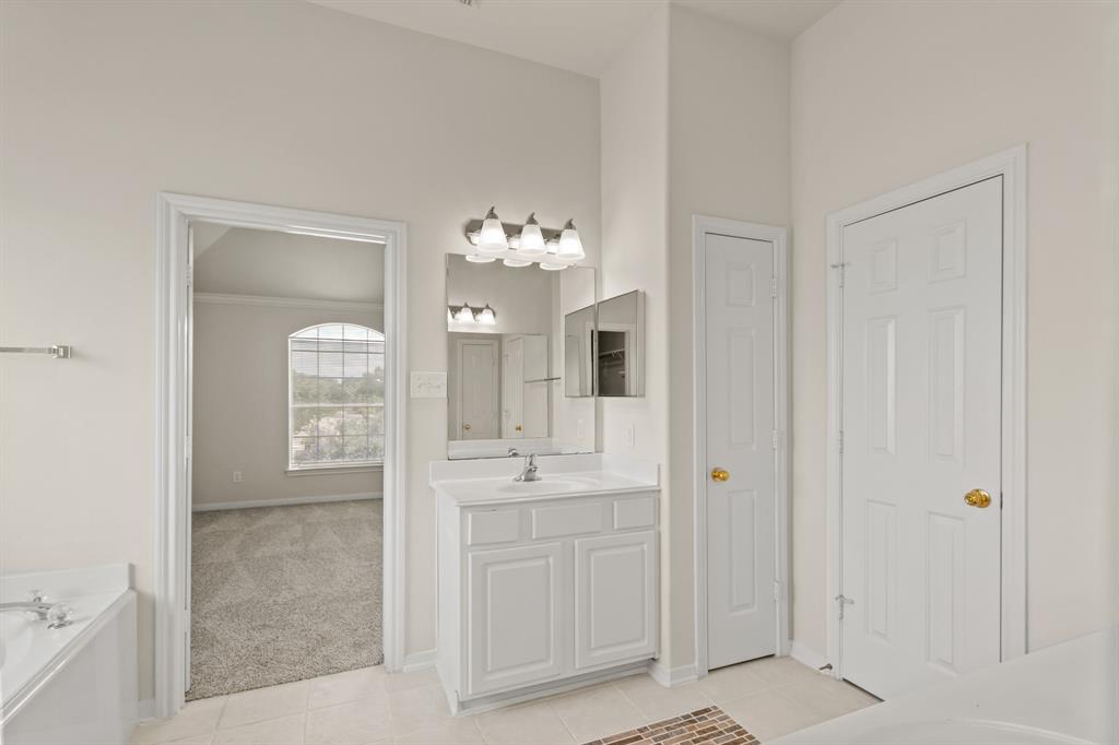 6727 Village Bridge Drive, Humble, Texas image 35