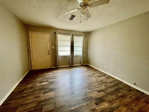 Single Family Residence in Texas City TX 2715 28th Avenue 3.jpg