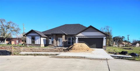 A home in Angleton