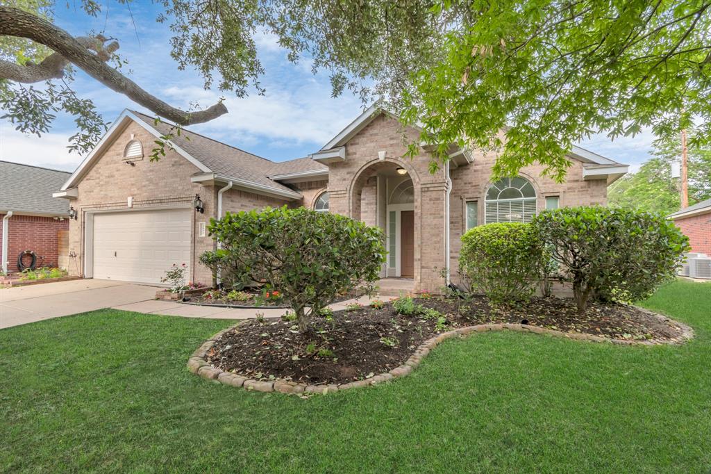 2034 Holly Glade Lane, Sugar Land, Texas image 2