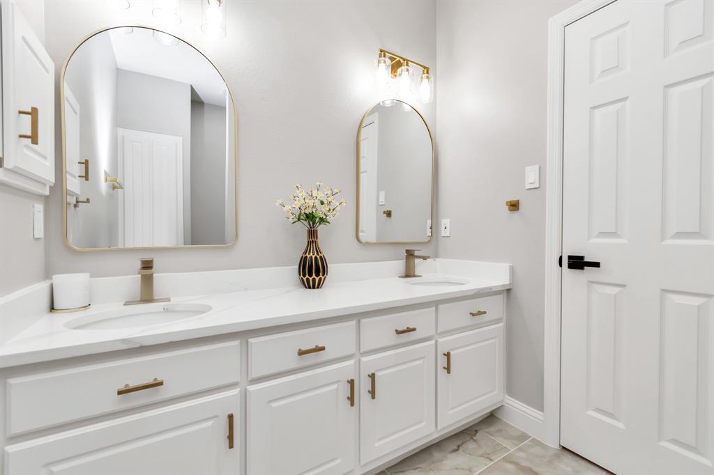 2034 Holly Glade Lane, Sugar Land, Texas image 16