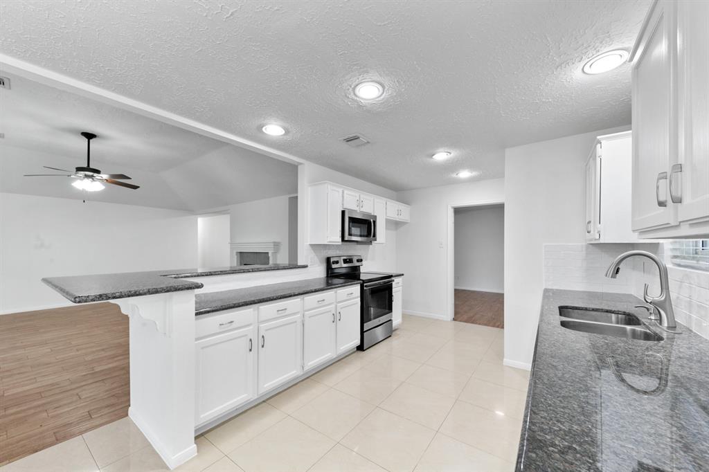 7038 Stonewall Ridge Drive, Richmond, Texas image 12