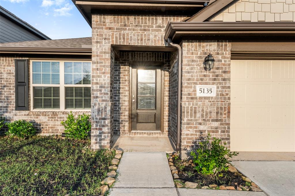 5135 Dunstable Manor Lane