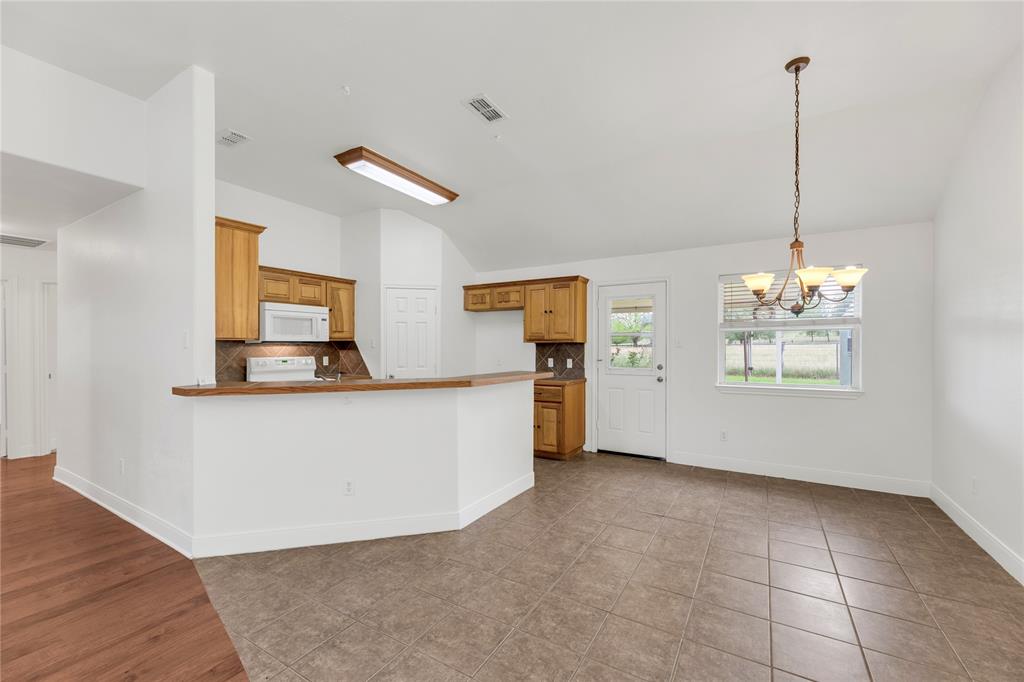 330 Rose Mayer Loop Loop, La Grange, Texas image 9