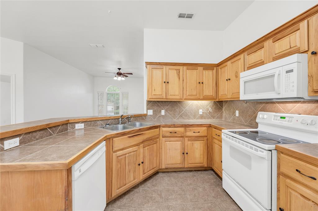 330 Rose Mayer Loop Loop, La Grange, Texas image 7