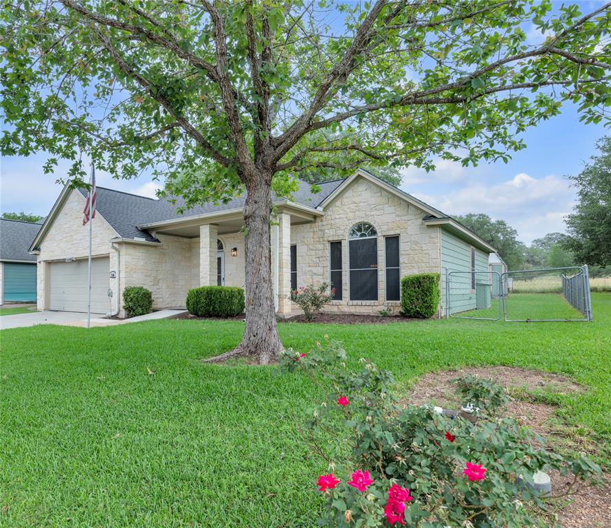 330 Rose Mayer Loop Loop, La Grange, Texas image 1