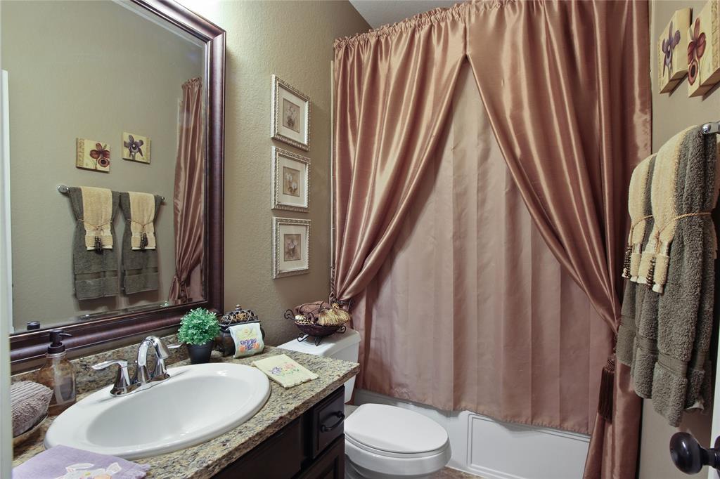 207 Echo Brook Lane, Dickinson, Texas image 12
