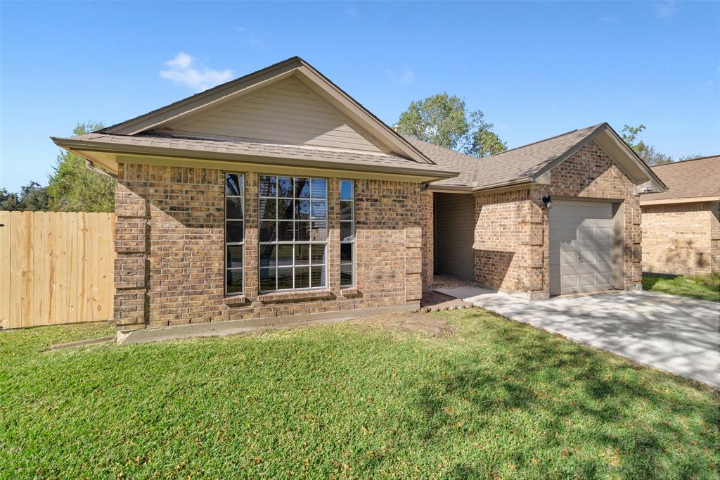 5601 Chisholm Trail, Dickinson, Texas image 2