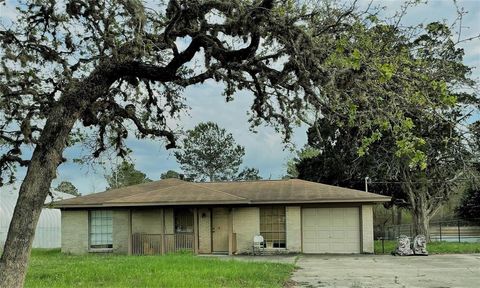 Single Family Residence in Pinehurst TX 537 Goodson Loop.jpg