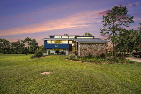 A home in Alvin