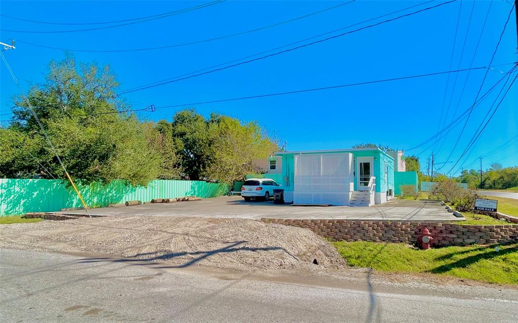 927 27th Street, Dickinson, Texas image 1