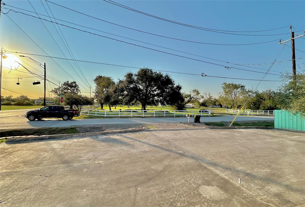 927 27th Street, Dickinson, Texas image 3