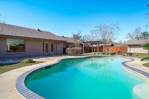 Single Family Residence in Pasadena TX 202 Denton Drive.jpg