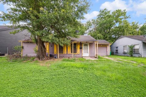 Single Family Residence in Houston TX 5858 Southington St.jpg