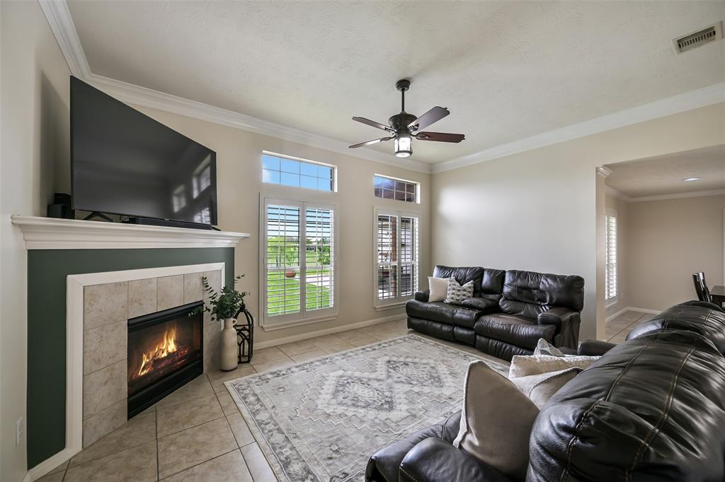6819 Powell Lane, Manvel, Texas image 6