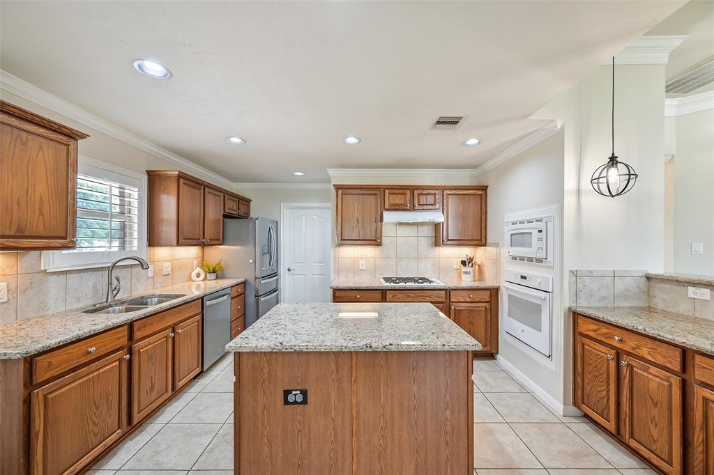 6819 Powell Lane, Manvel, Texas image 9