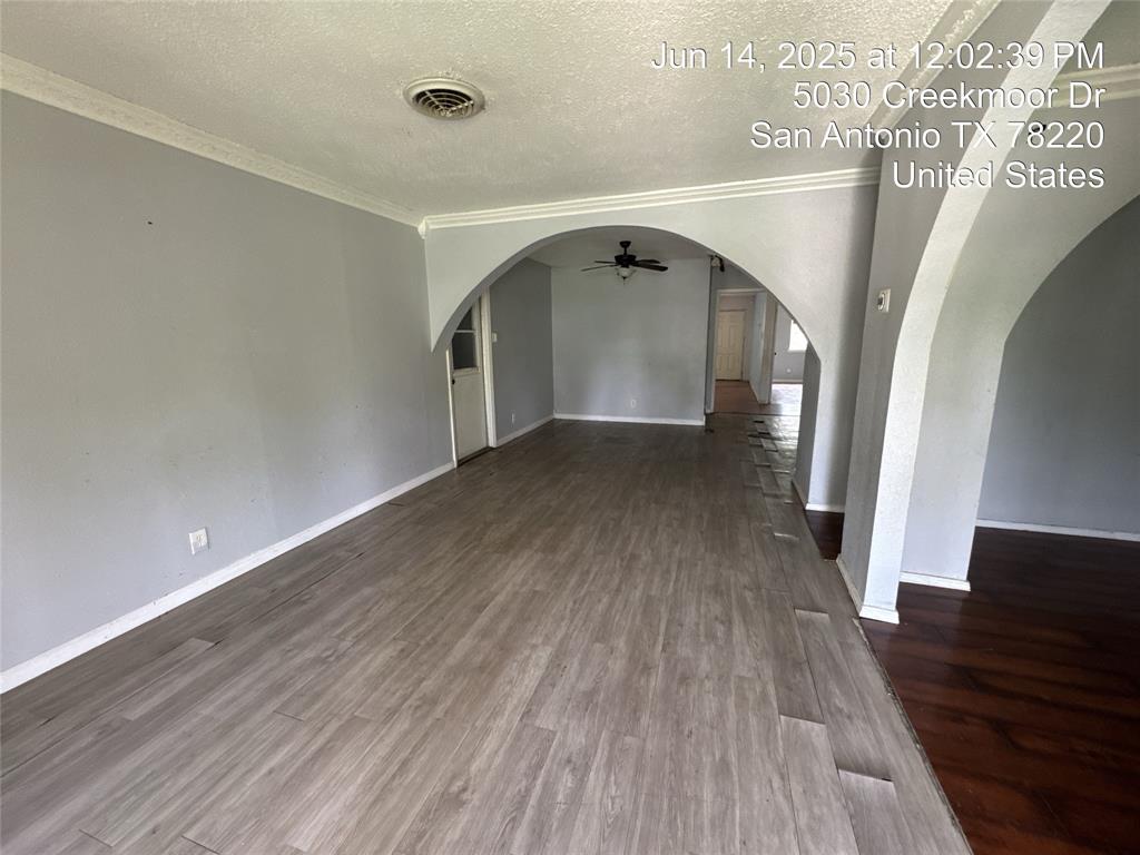 5027 Creekmoor