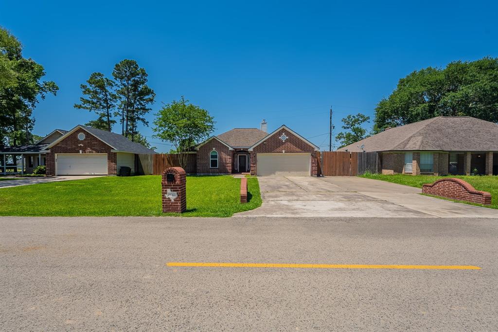 18307 Shadow Grove Lane, Crosby, Texas image 1