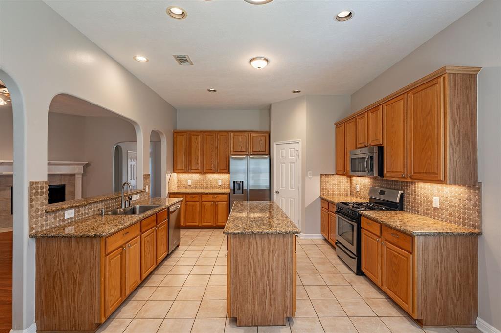 18307 Shadow Grove Lane, Crosby, Texas image 4
