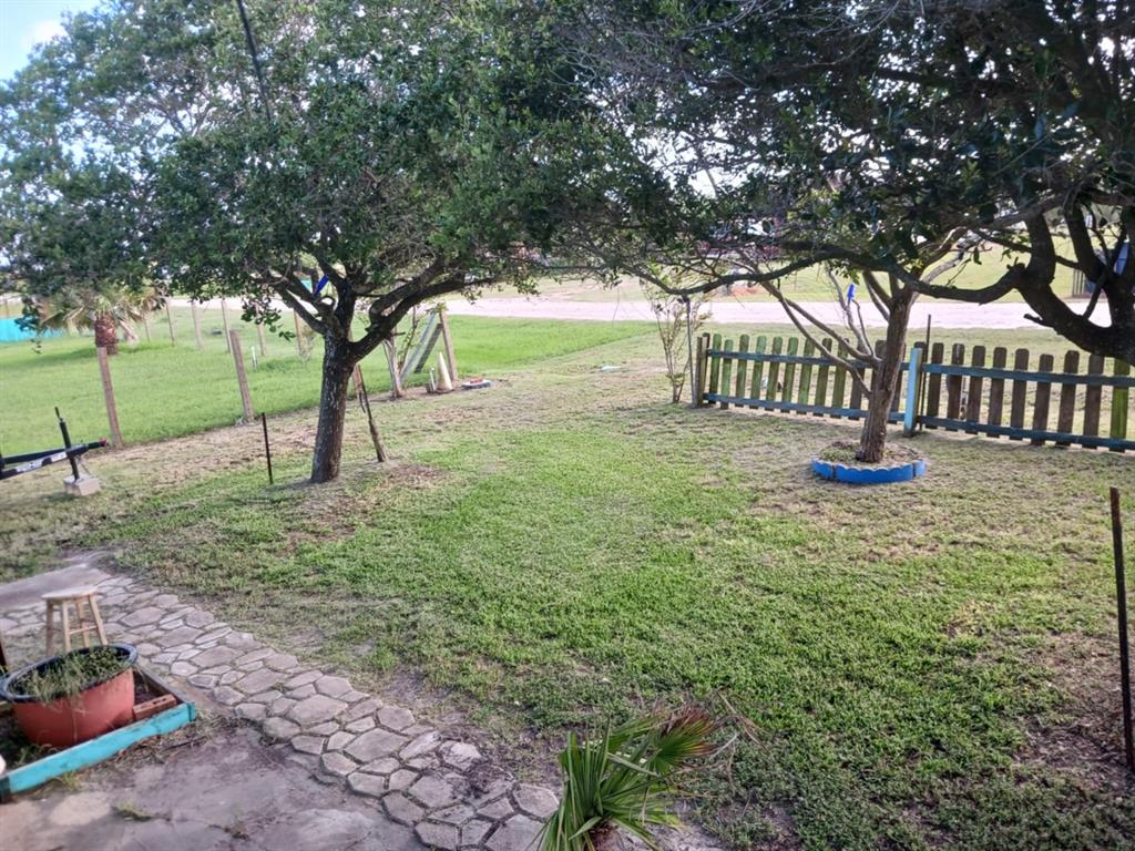 127 Oarfish Drive, Palacios, Texas image 8