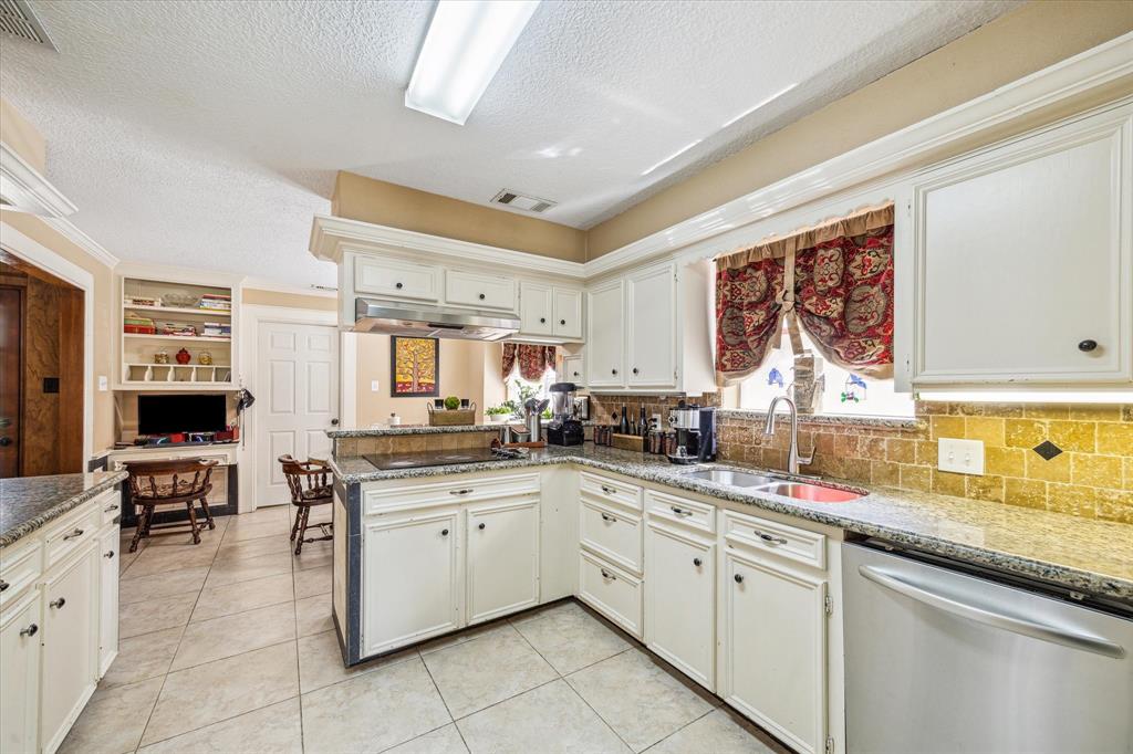 5715 Glenmere Lane, Spring, Texas image 13