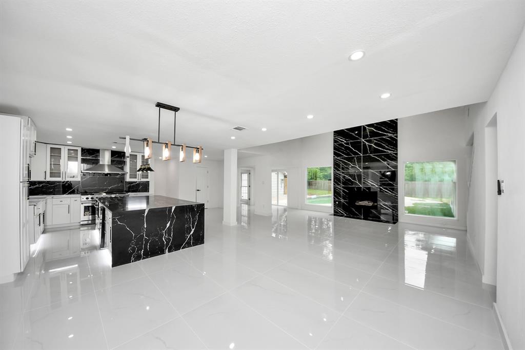 14643 Ravenhurst Lane