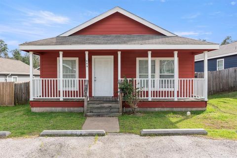 Single Family Residence in Huntsville TX 113 Varsity Drive.jpg