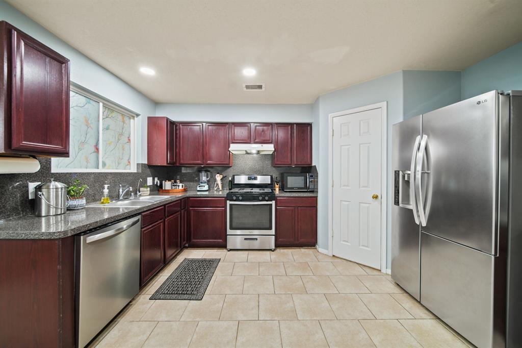 3906 Cyril Drive, Humble, Texas image 11