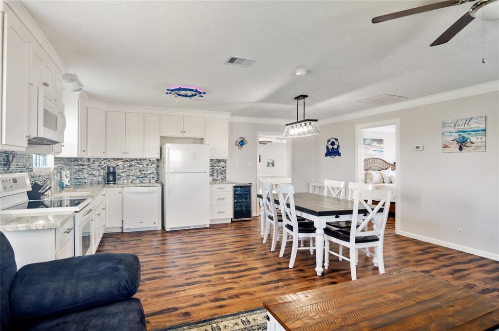 1106 Helen Dowdy, Crystal Beach, Texas image 13