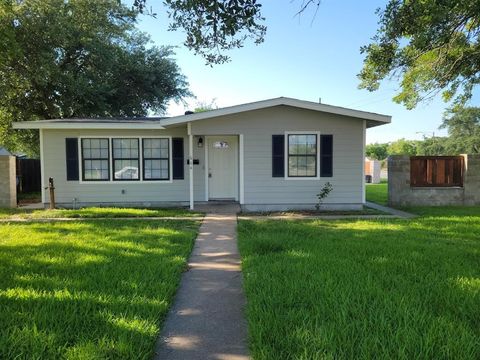 Single Family Residence in Texas City TX 604 19th Avenue.jpg
