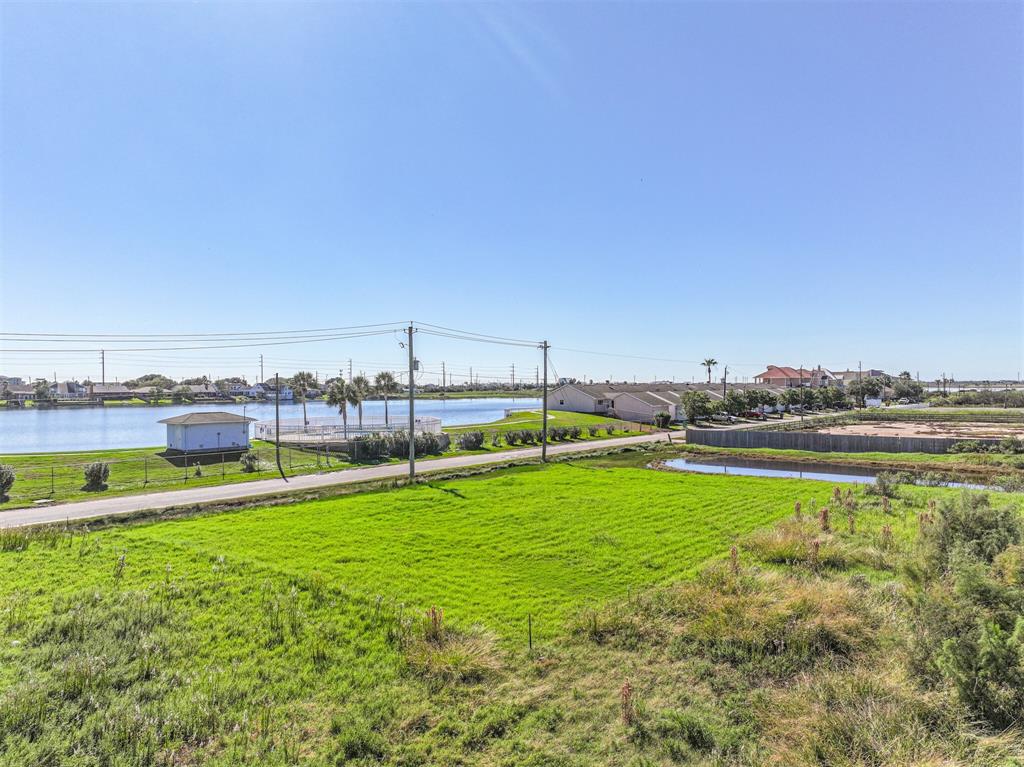 10326 Schaper Road, Galveston, Texas image 6