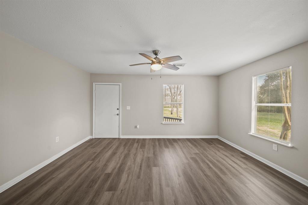10021 Schanzer Road, Hitchcock, Texas image 9