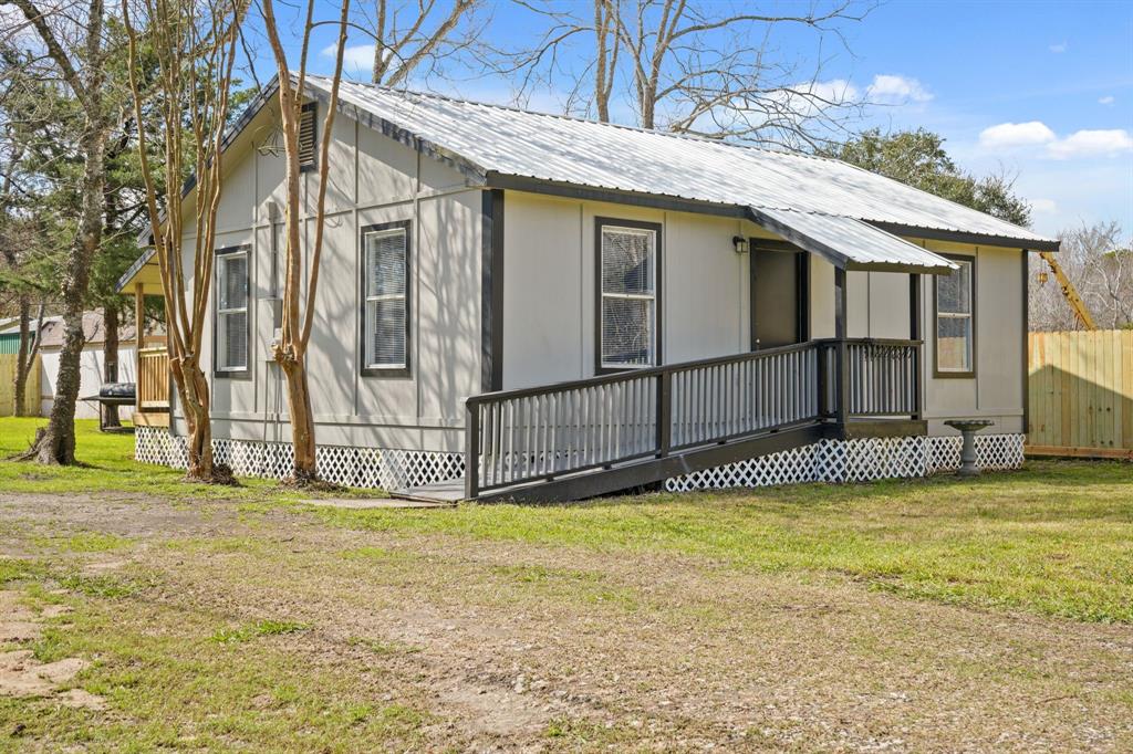 10021 Schanzer Road, Hitchcock, Texas image 1